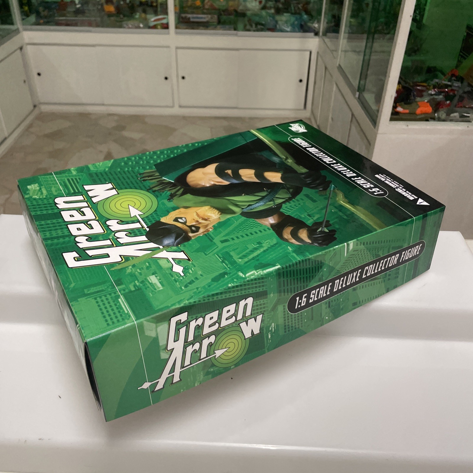 DC Direct - Green Arrow 1:6 Doll . Nuova Sealed - immagine 8