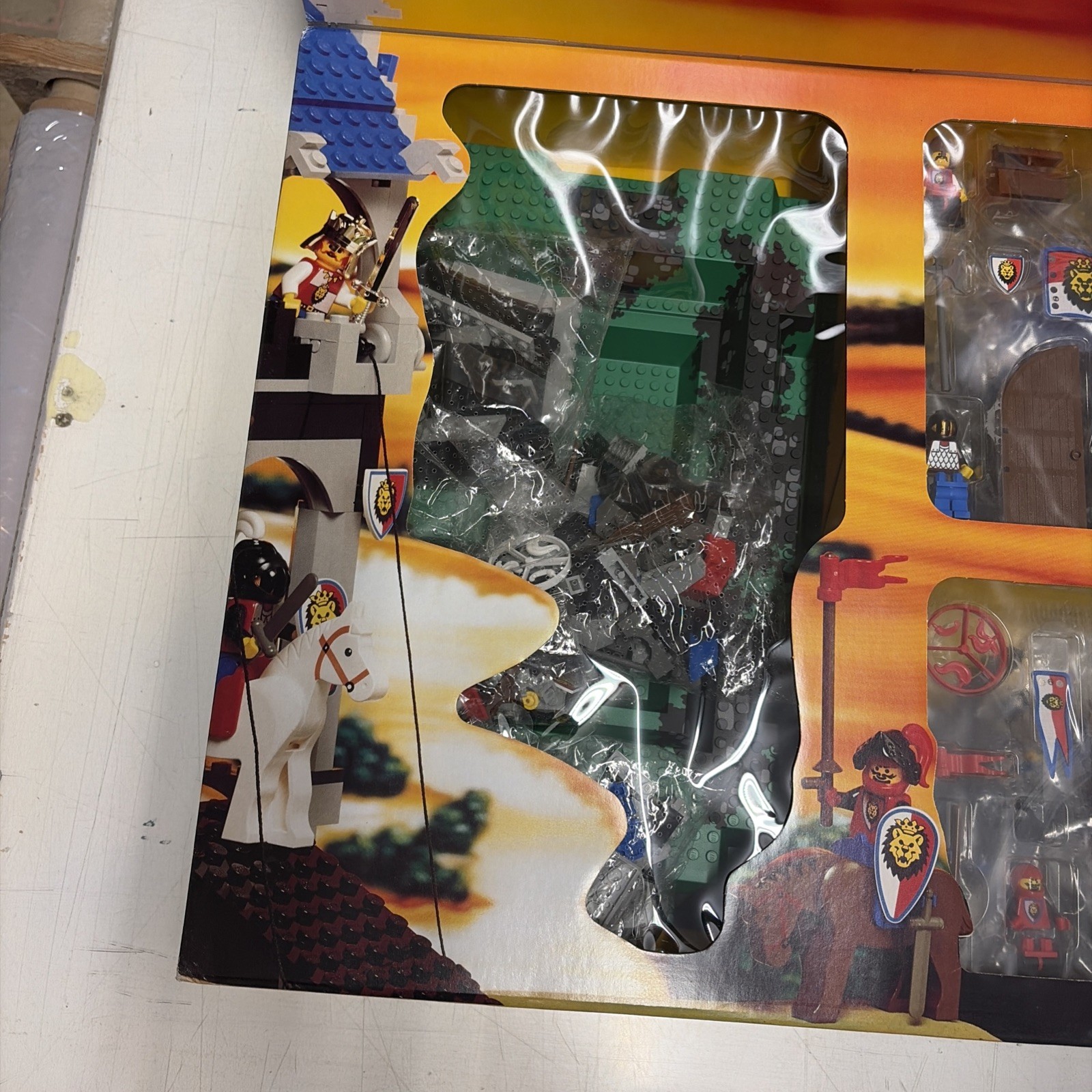 Lego CASTLE Vintage 6090 Royal Knight's Castle 1995 MISB NUOVO Sigillato - immagine 11