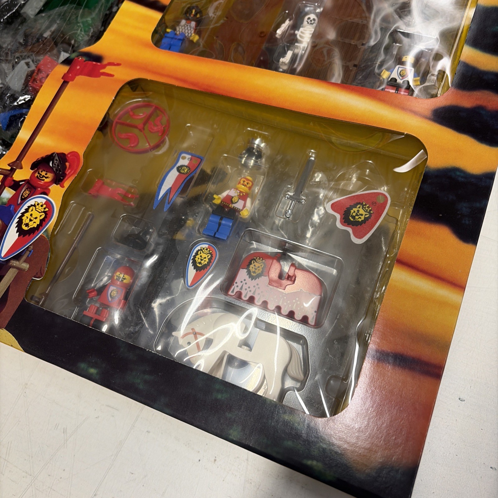 Lego CASTLE Vintage 6090 Royal Knight's Castle 1995 MISB NUOVO Sigillato - immagine 13