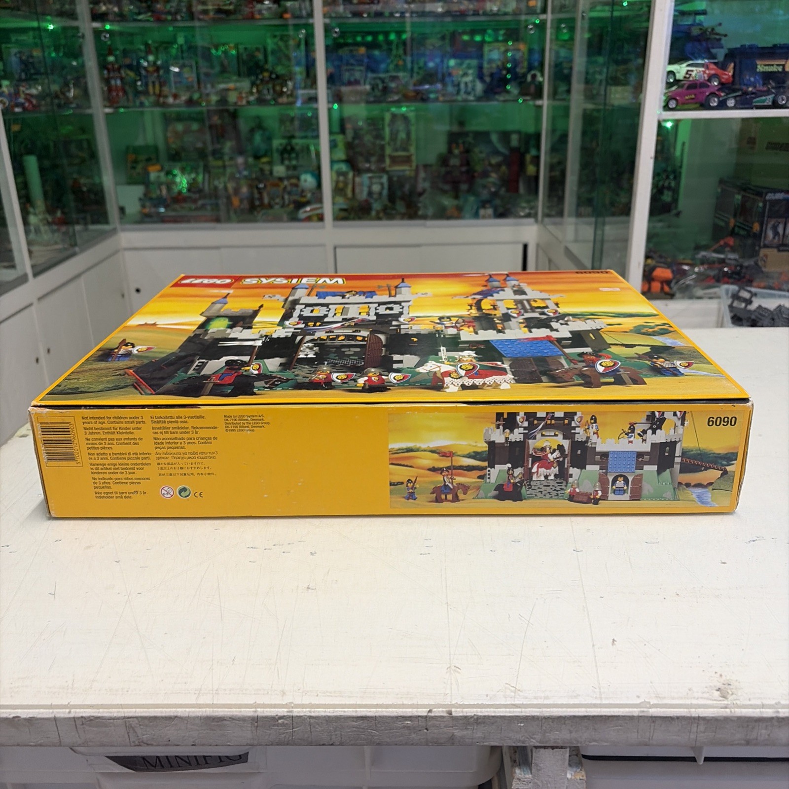 Lego CASTLE Vintage 6090 Royal Knight's Castle 1995 MISB NUOVO Sigillato - immagine 8