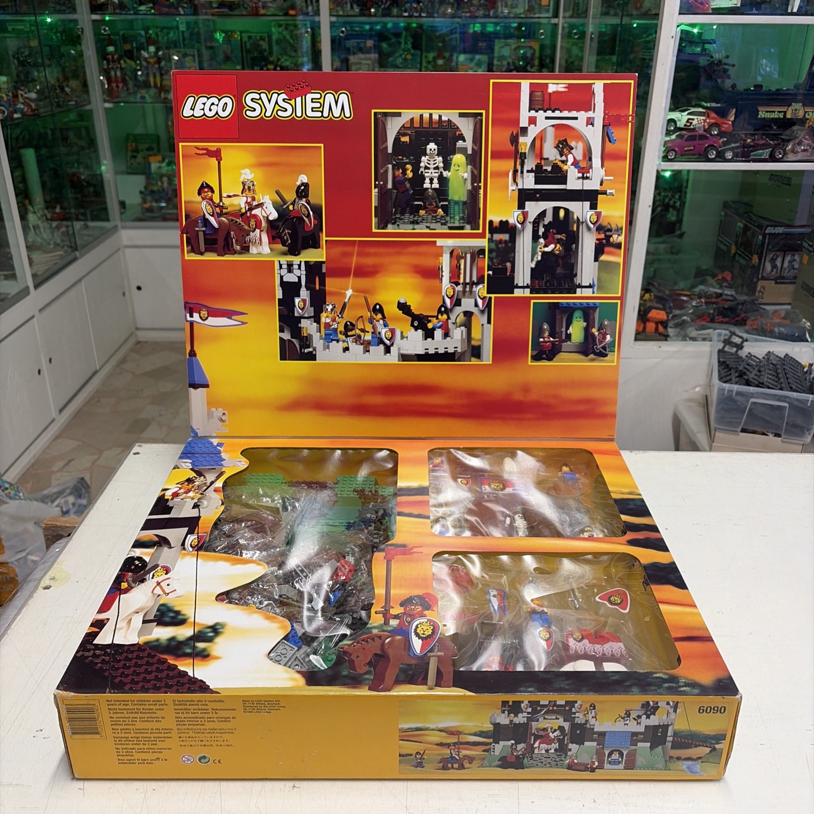 Lego CASTLE Vintage 6090 Royal Knight's Castle 1995 MISB NUOVO Sigillato - immagine 10