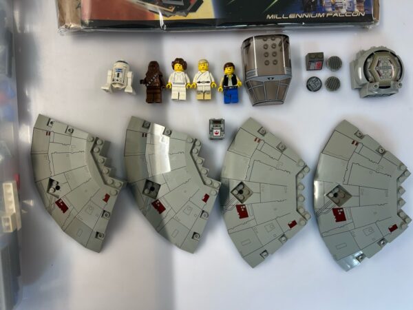 Lego serie Star Wars  Set 7190 - Millennium Falcon - immagine 3