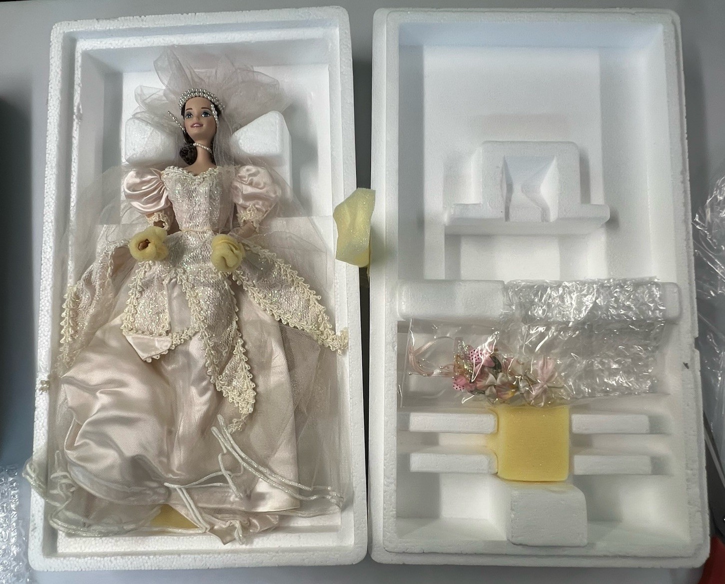 Mattel Barbie - The Wedding Flower Collection - Blushing Orchid Bride Limited - immagine 11