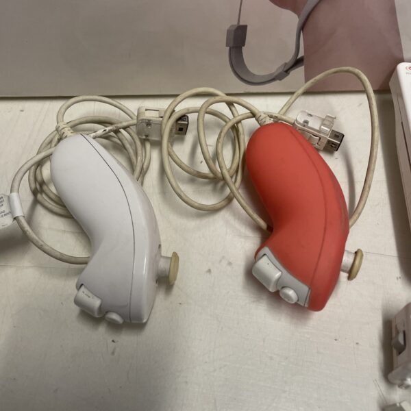 Nintendo Wii Consolle 2 controller motion plus + giochi  PAL ita - immagine 3