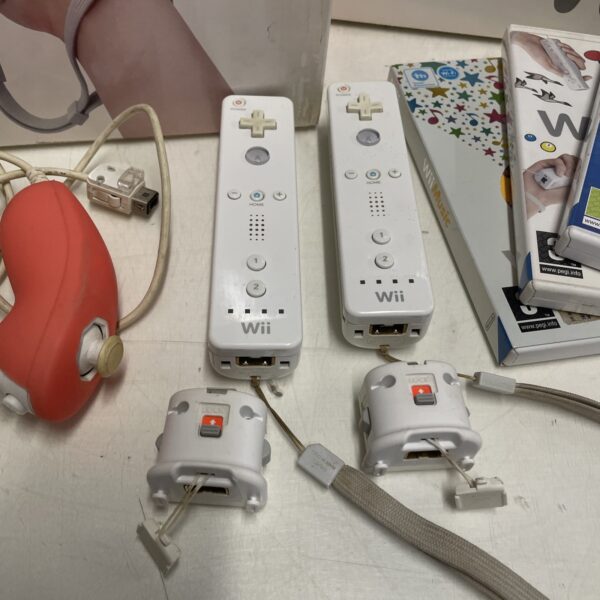 Nintendo Wii Consolle 2 controller motion plus + giochi  PAL ita - immagine 4