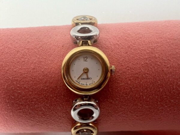 Orologio Donna  Seiko Serie 1E20 Con Cinturino Bracciale E Rifiniture In Oro - immagine 3