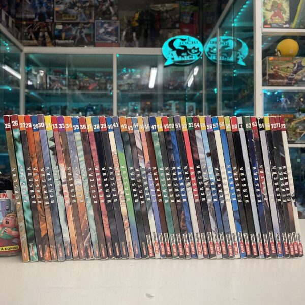 STAR COMICS Lotto Berserk prima edizione sottiletta 44 Volumi 25-72
