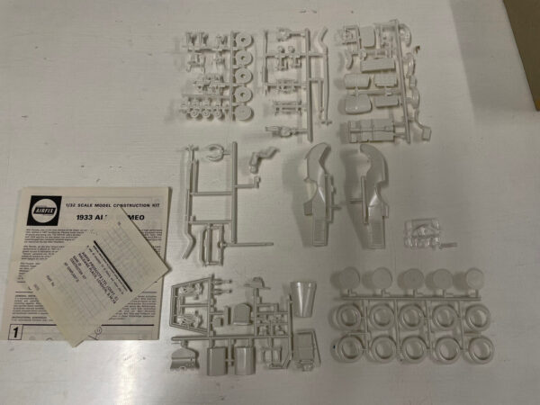 AIRFIX 32 - Scale 1933 alfa romeo Model Kit - immagine 6