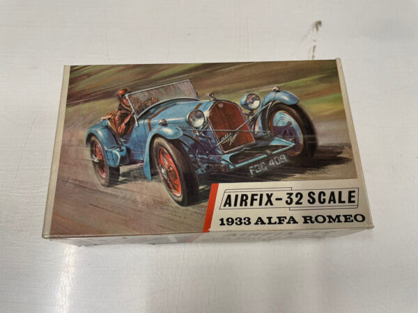 AIRFIX 32 - Scale 1933 alfa romeo Model Kit