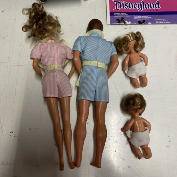 MATTEL - BARBIE - The Heart Family Bathtime Fun Double Stroller - immagine 9