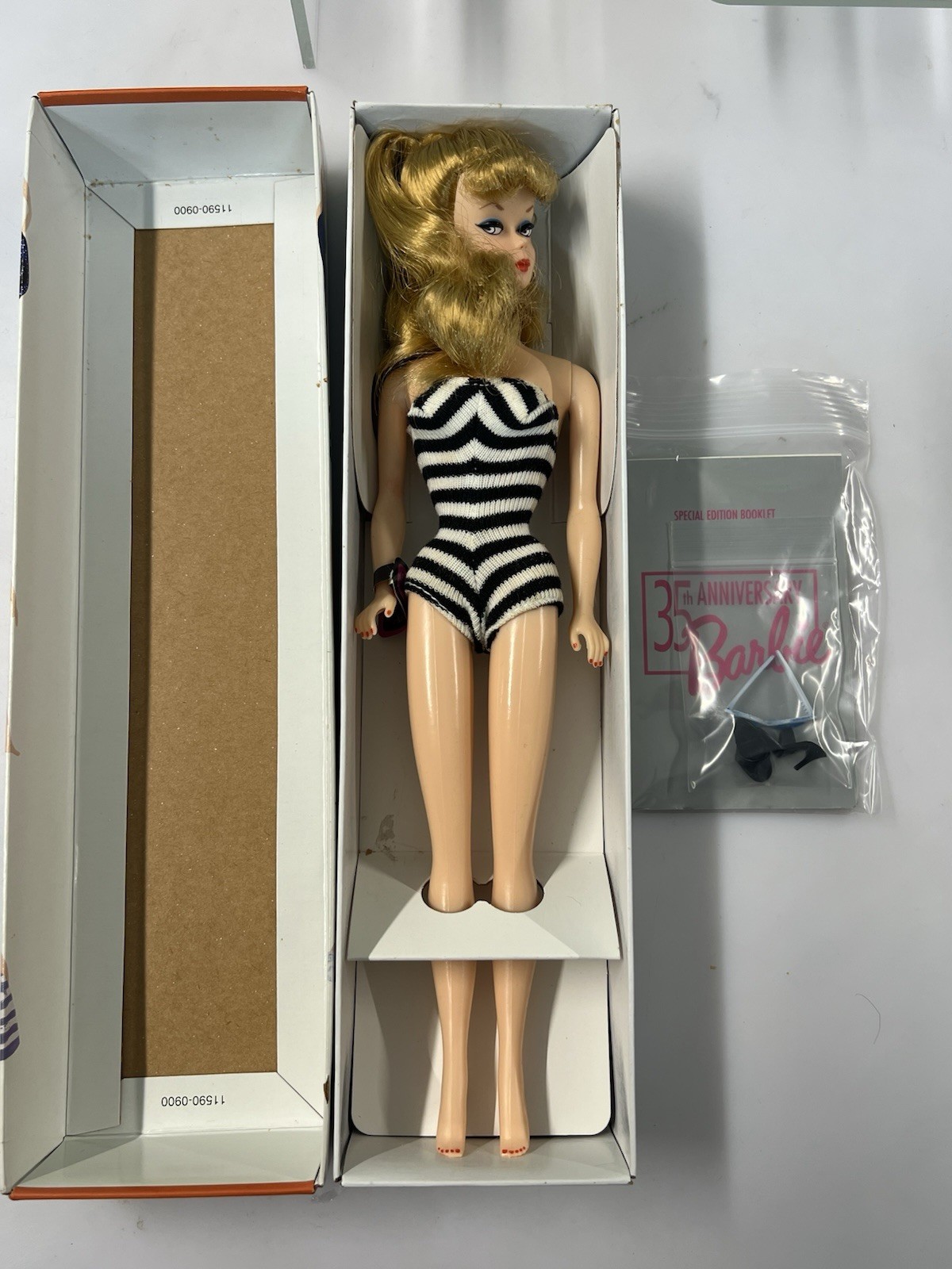 Mattel - 35th Anniversary - Original 1959 Barbie Doll & Package Reproduction - immagine 8