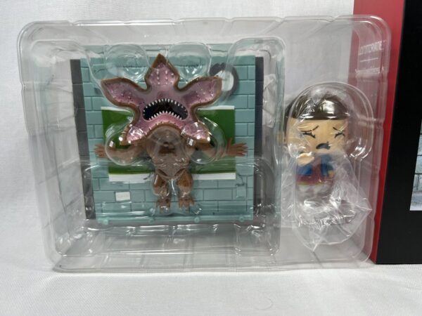 Artist Series Stranger Things Eleven Vs Demogorgon - immagine 6