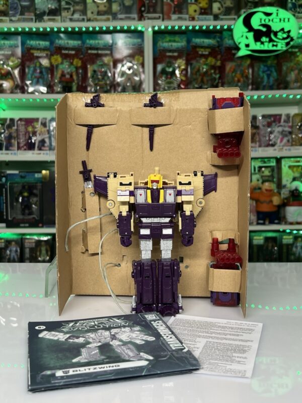 Hasbro Transformers Legacy Evolution - Blitzwing - immagine 4