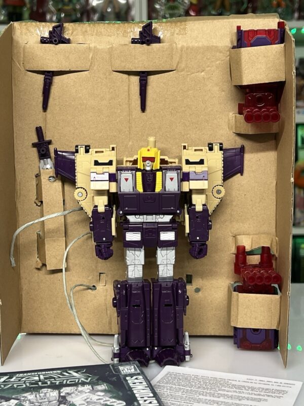 Hasbro Transformers Legacy Evolution - Blitzwing - immagine 6