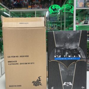 Hot Toys MMS342S Batman V SUPERMAN - Batman With Tech Cowl