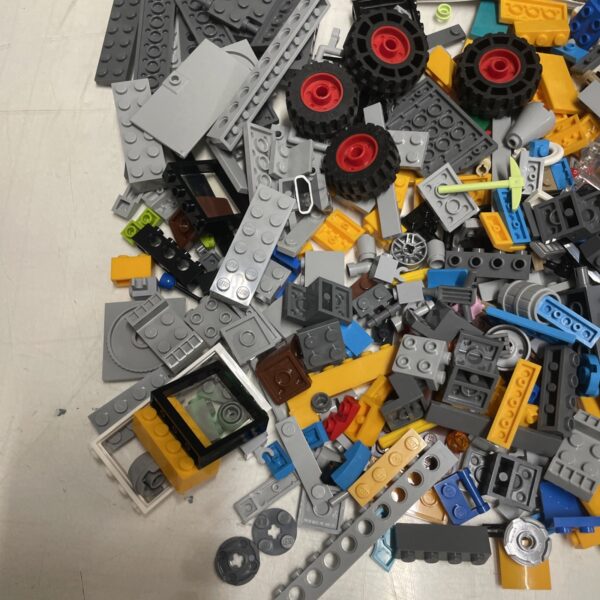 Lego Hidden Side 70423  - Paranormal Intercept Bus 3000  - Completo - immagine 4