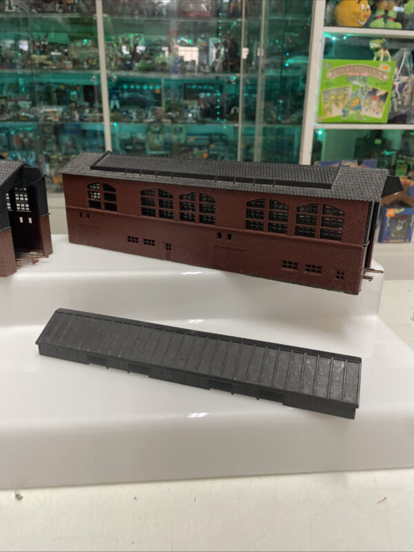 Lima TRENI N. 2 Rimessa Locomotive - immagine 4
