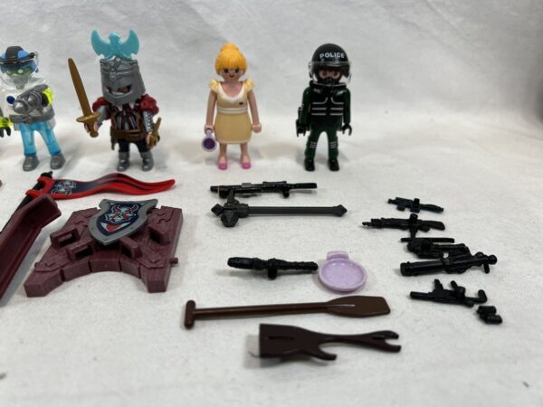 Lotto Personaggi Playmobil Con Accessori - immagine 5