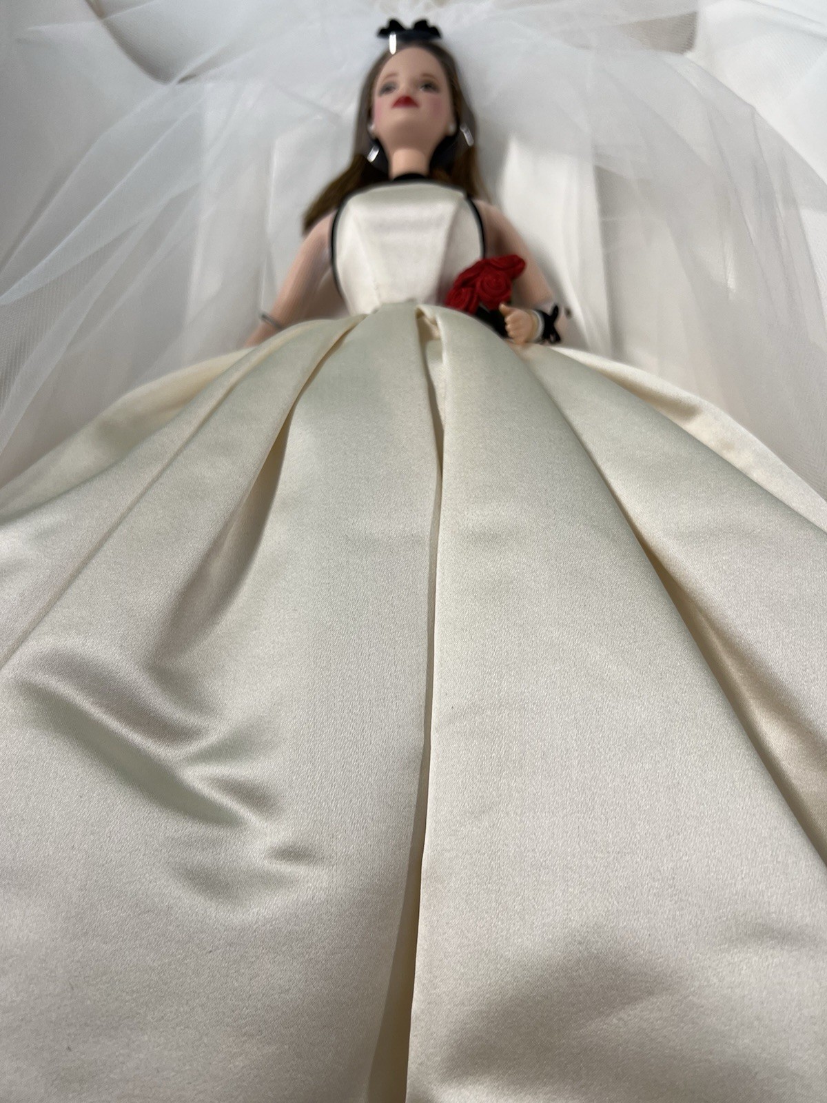 Mattel Barbie - Vera Wang collection - Barbie Vera Wang wedding couture 1997 - immagine 13