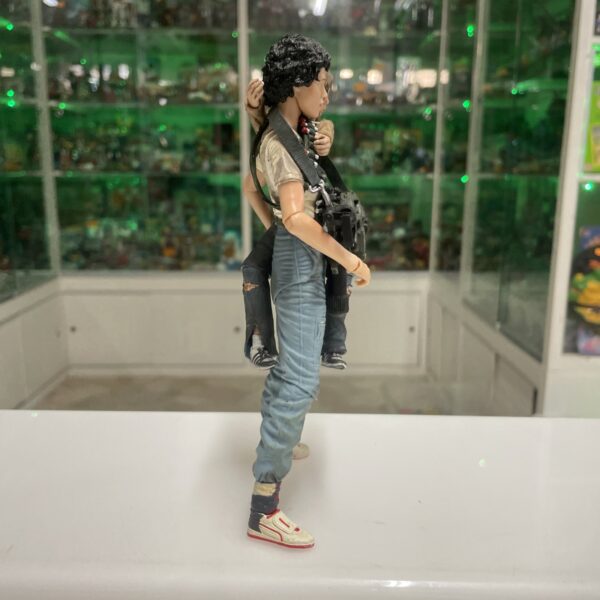 NECA - ALIENS - Alien 2 Ellen Ripley 18cm Action Figure - immagine 5
