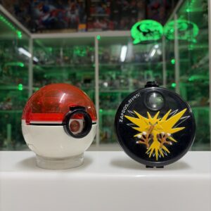 Nintendo Hasbro Pokemon Sparabliglie Pokeball con Portabiglie Zapdos