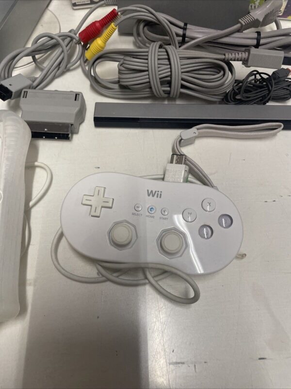 Nintendo Wii Consolle Bianco + Cube Pad + 3 giochi Just Dance - immagine 4