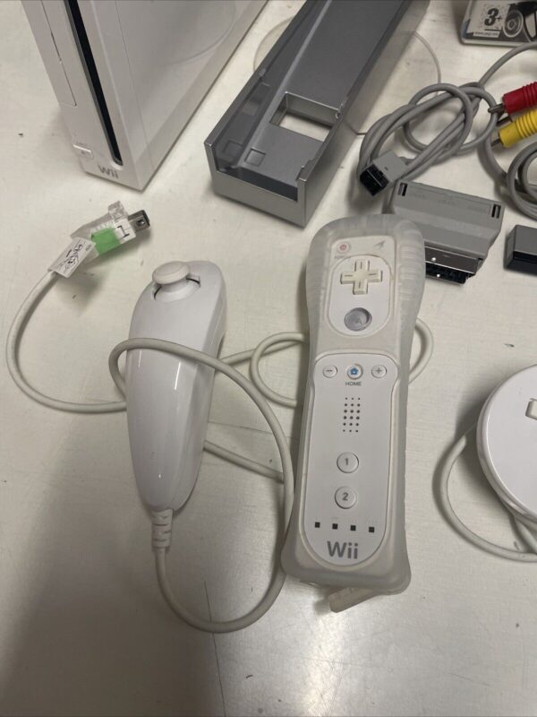 Nintendo Wii Consolle Bianco + Cube Pad + 3 giochi Just Dance - immagine 5