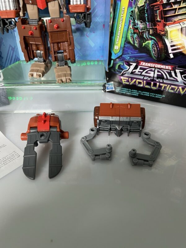 Hasbro Transformers Legacy Evolution - Trashmaster - immagine 6