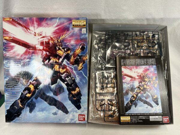 Bandai Modeli Kit Master Grade MG 1/100 RX-0 Unicorn Gundam 02 Banshee - immagine 7
