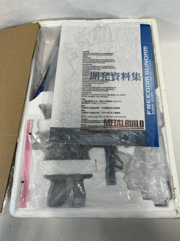 Bandai Serie Metalbuild Freedom Gundam ZGMF-X10R - immagine 5