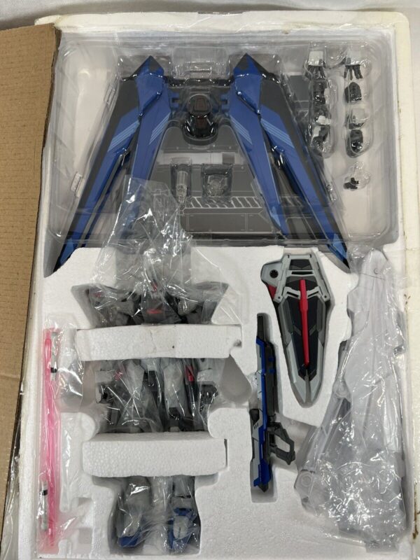 Bandai Serie Metalbuild Freedom Gundam ZGMF-X10R - immagine 7