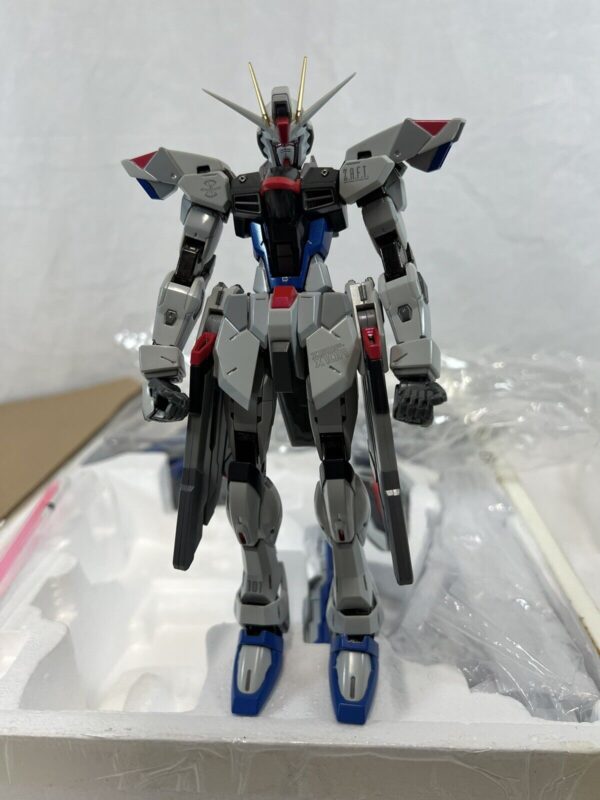Bandai Serie Metalbuild Freedom Gundam ZGMF-X10R - immagine 8