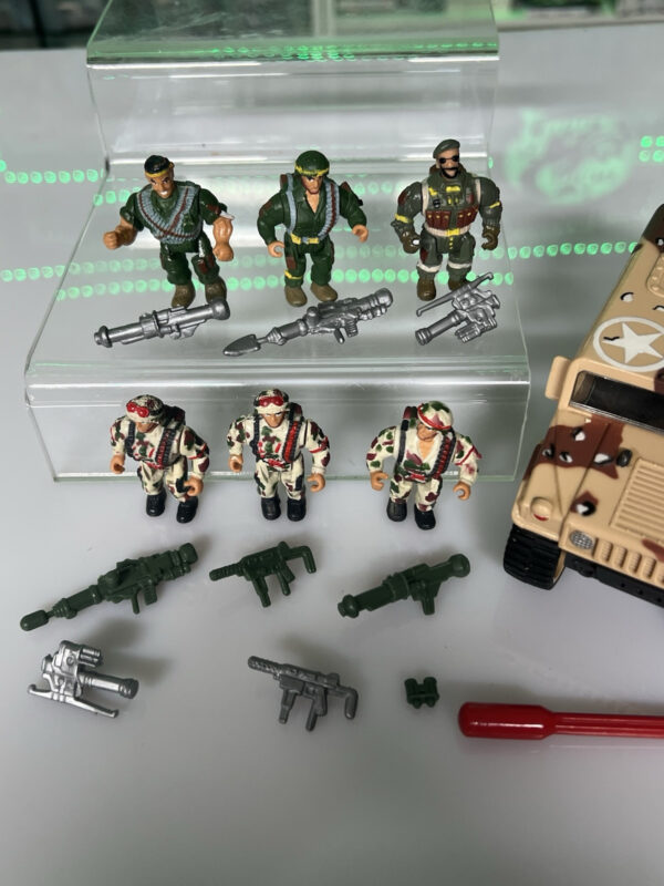 GiG Tipi Tosti I Soldatini Muscolosi  Military Muscle Man set Veicolo anticarro - immagine 3