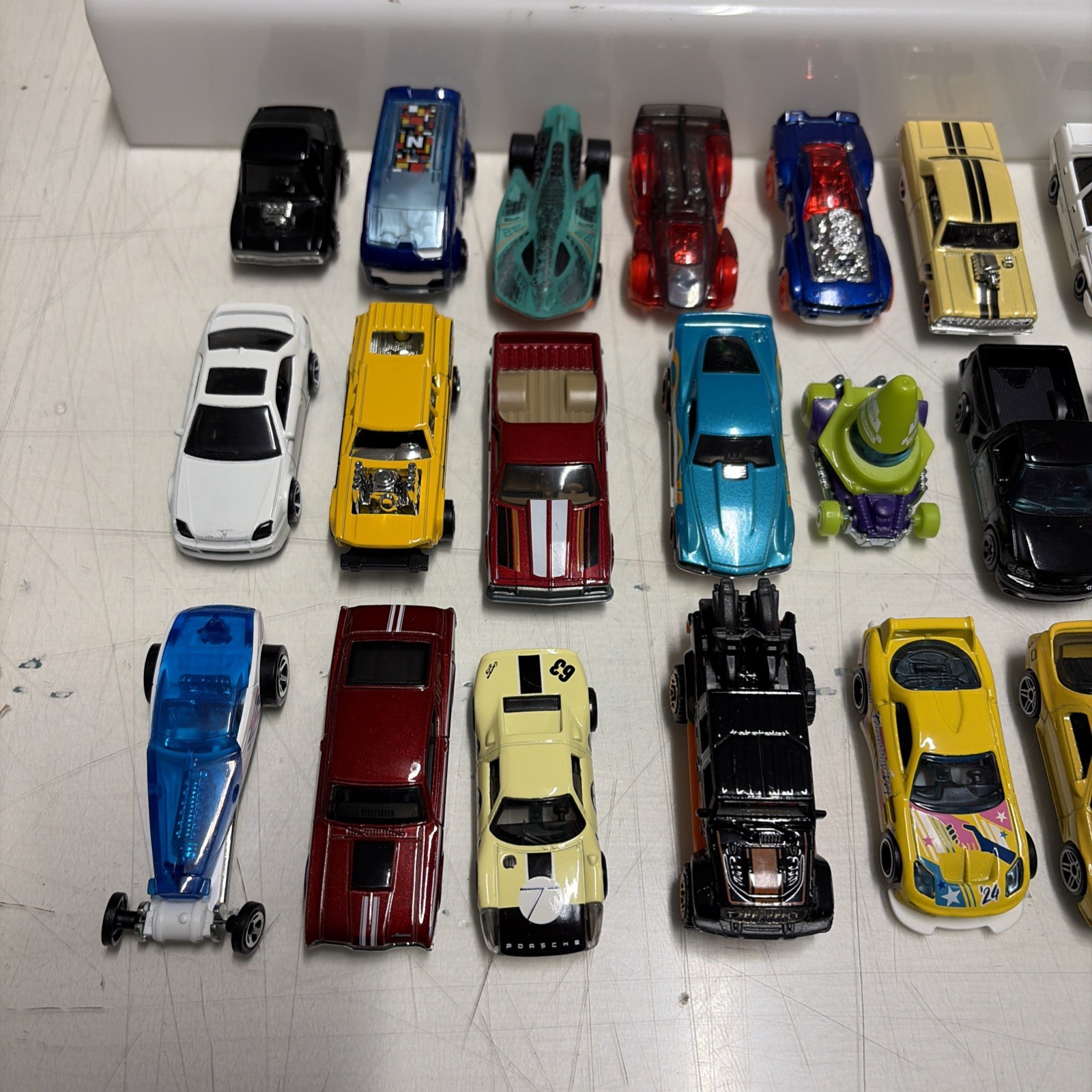 HOT WHEELS Lotto Auto e Mezzi 55 Pezzi Usati Perfetti - immagine 3