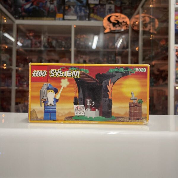 LEGO set Legoland Castle  6020 - Magic Shop -