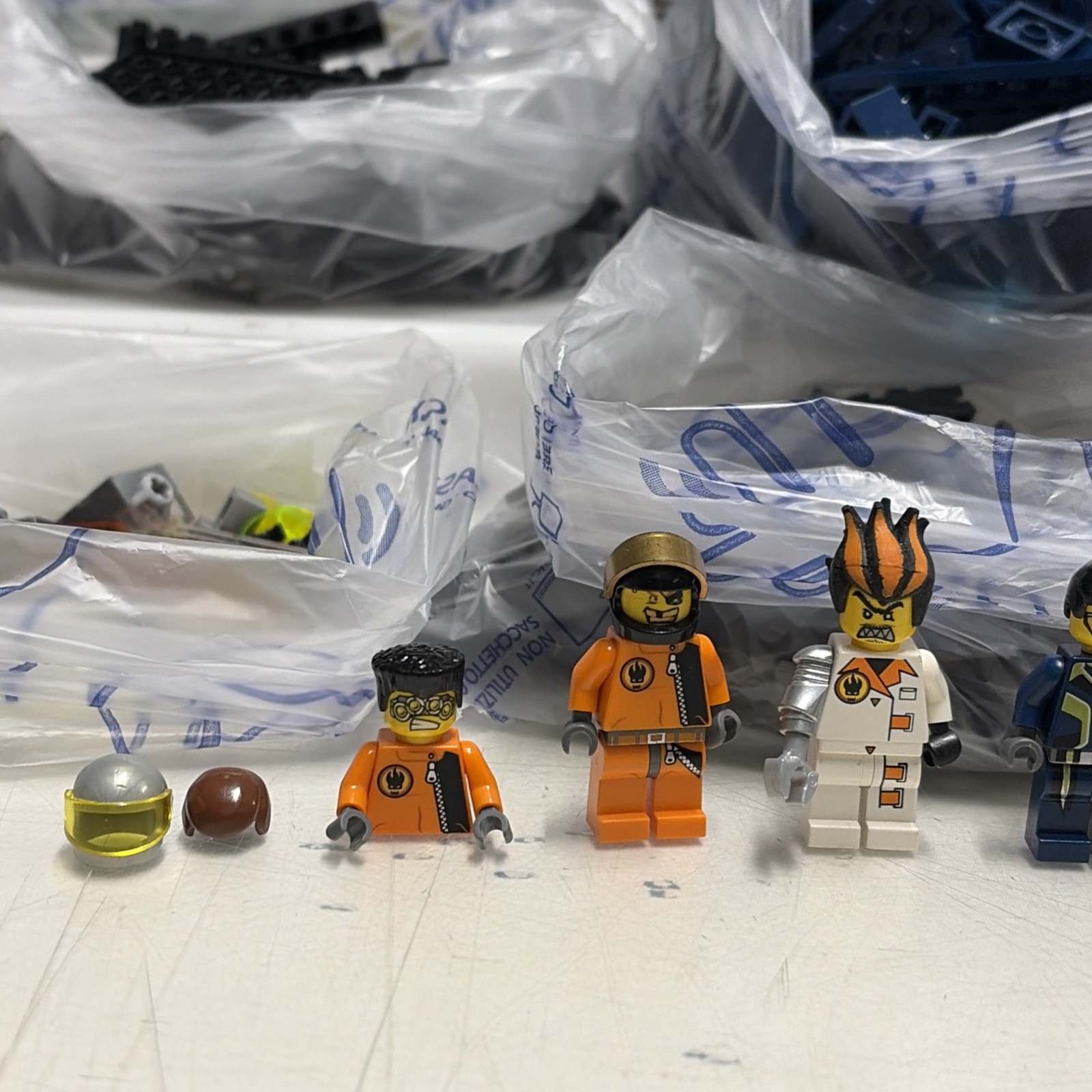 Lego AGENTS 8635 - Mission 6: Mobile Command Center - Completo - immagine 3