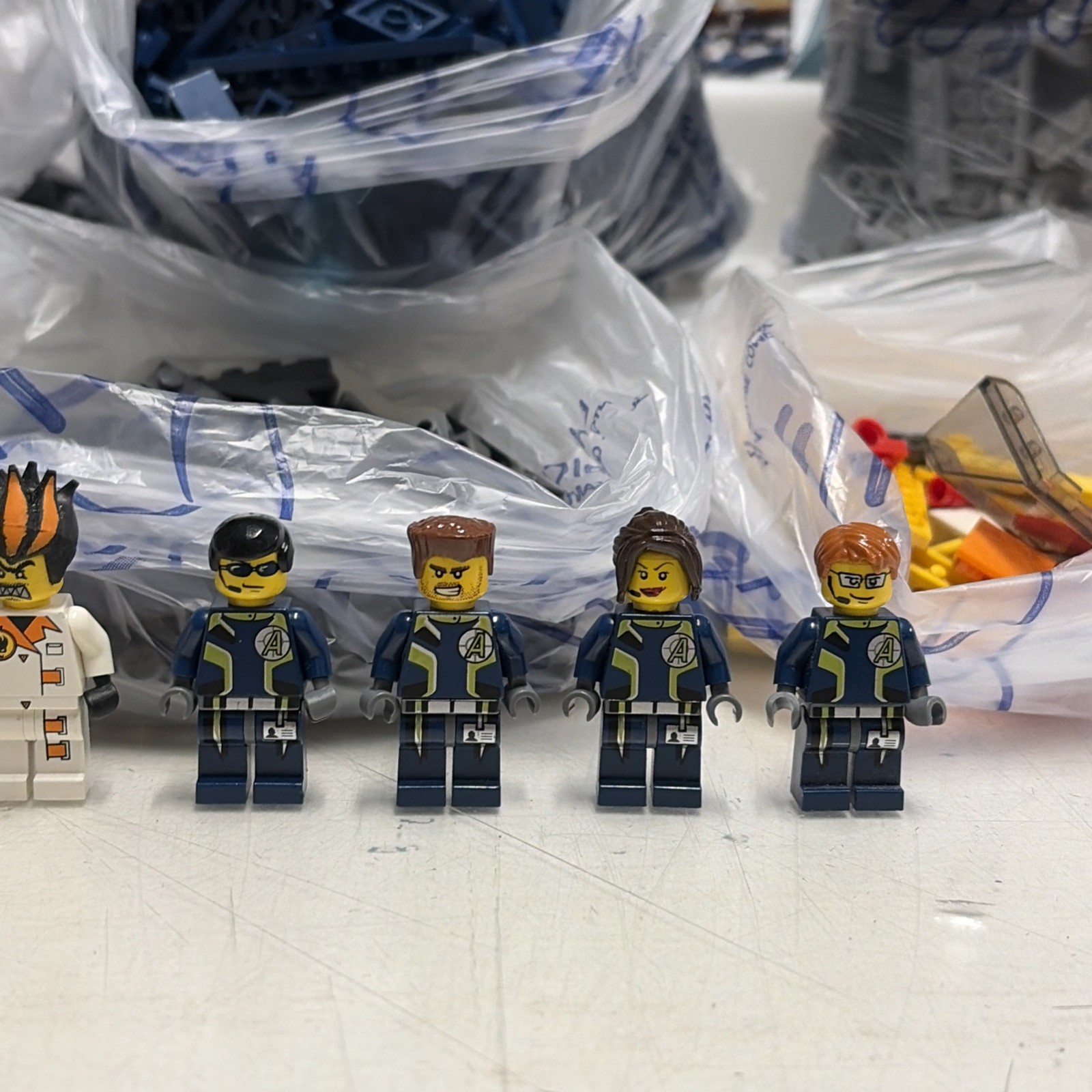 Lego AGENTS 8635 - Mission 6: Mobile Command Center - Completo - immagine 4