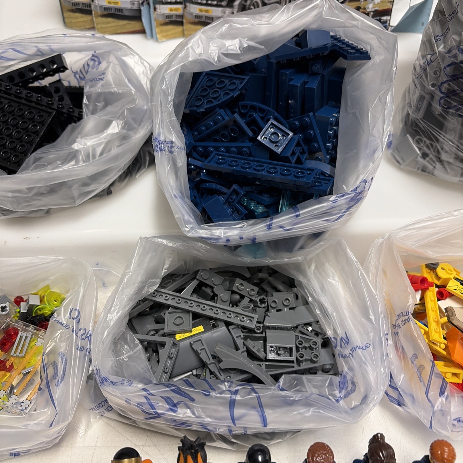 Lego AGENTS 8635 - Mission 6: Mobile Command Center - Completo - immagine 6