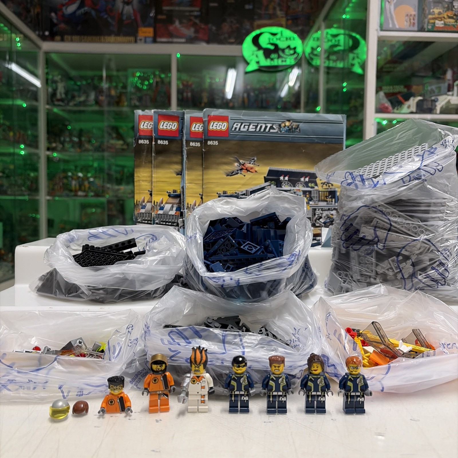 Lego AGENTS 8635 - Mission 6: Mobile Command Center - Completo