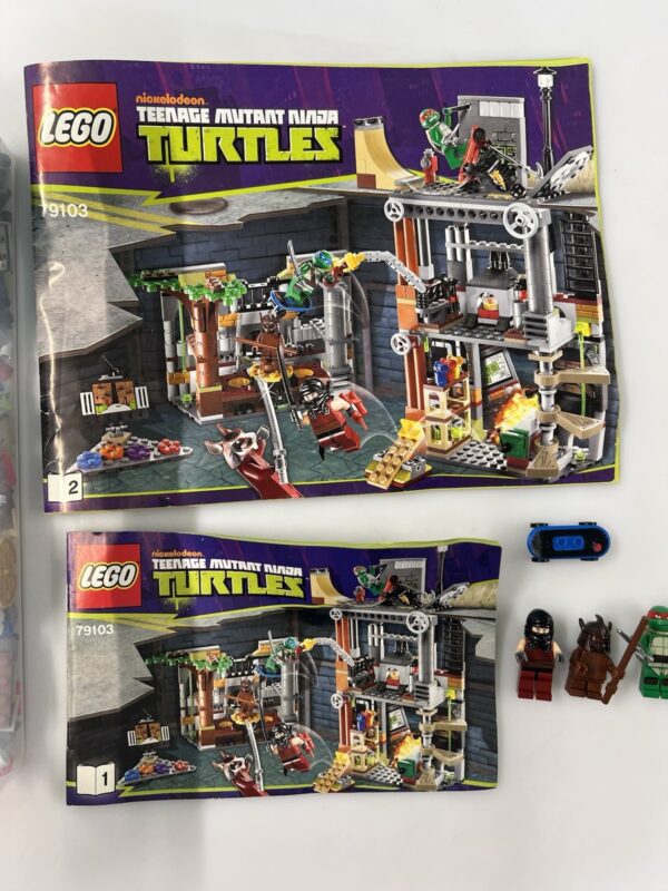 Lego serie Teenage Mutant Ninja Turtles - Set 79103 Turtle Lair Attack - immagine 4