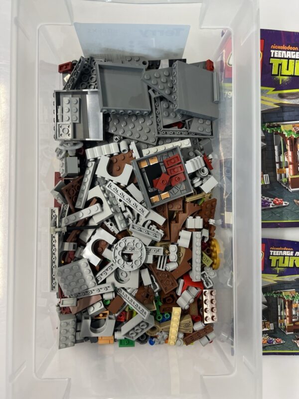Lego serie Teenage Mutant Ninja Turtles - Set 79103 Turtle Lair Attack - immagine 5