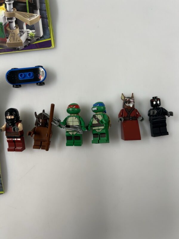 Lego serie Teenage Mutant Ninja Turtles - Set 79103 Turtle Lair Attack - immagine 6
