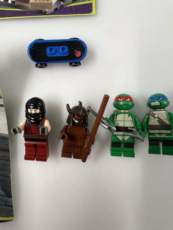 Lego serie Teenage Mutant Ninja Turtles - Set 79103 Turtle Lair Attack - immagine 7