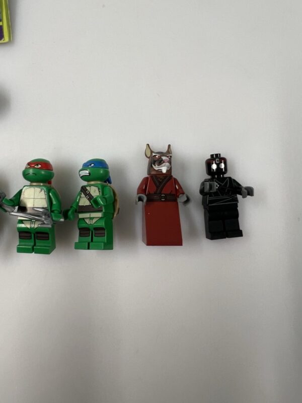 Lego serie Teenage Mutant Ninja Turtles - Set 79103 Turtle Lair Attack - immagine 8