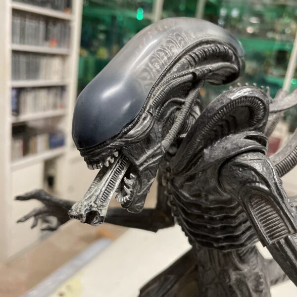 McFARLANE Alien Deluxe Lunging Inner Jaw Action Figure 12" 29 cm - immagine 3
