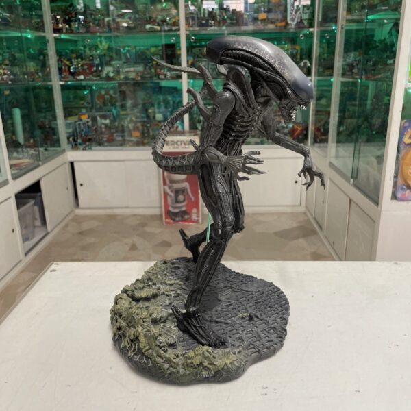 McFARLANE Alien Deluxe Lunging Inner Jaw Action Figure 12" 29 cm - immagine 7
