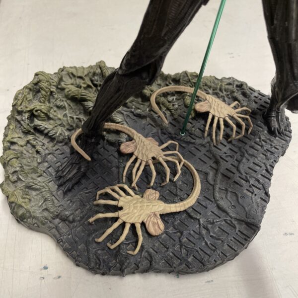 McFARLANE Alien Deluxe Lunging Inner Jaw Action Figure 12" 29 cm - immagine 10