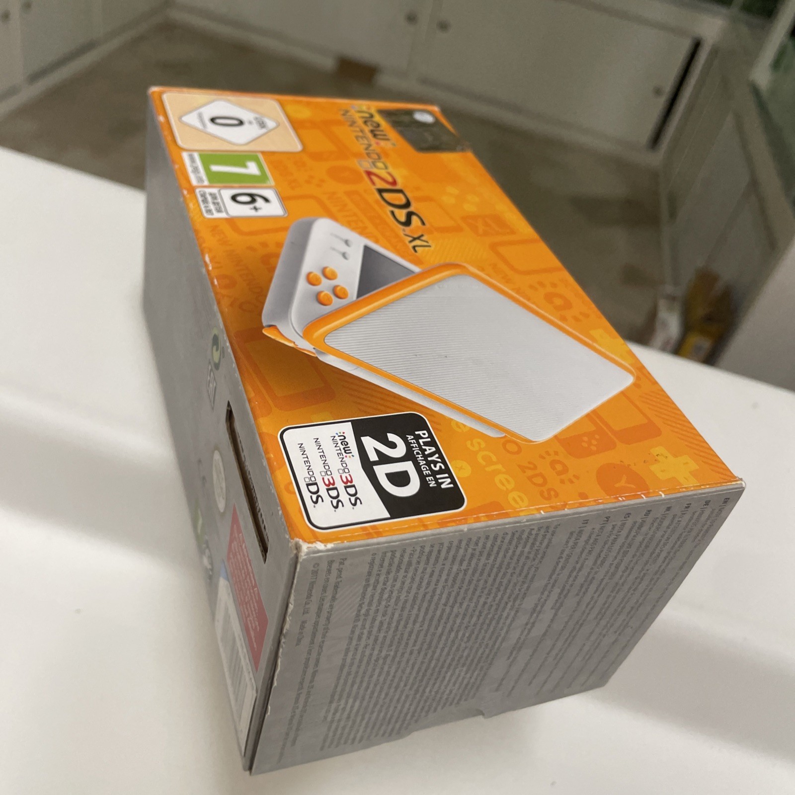 New Nintendo 2DS XL - White/orange - Usato Completo - immagine 6