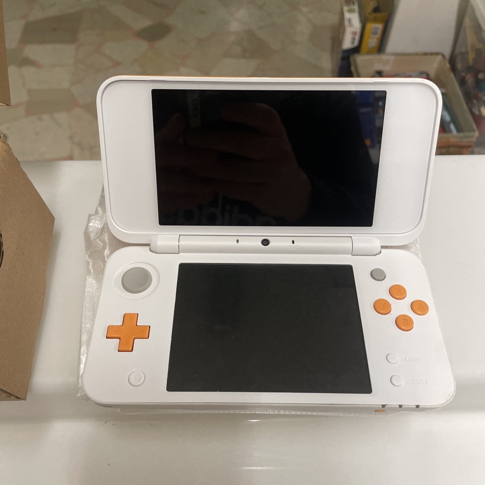 New Nintendo 2DS XL - White/orange - Usato Completo - immagine 8
