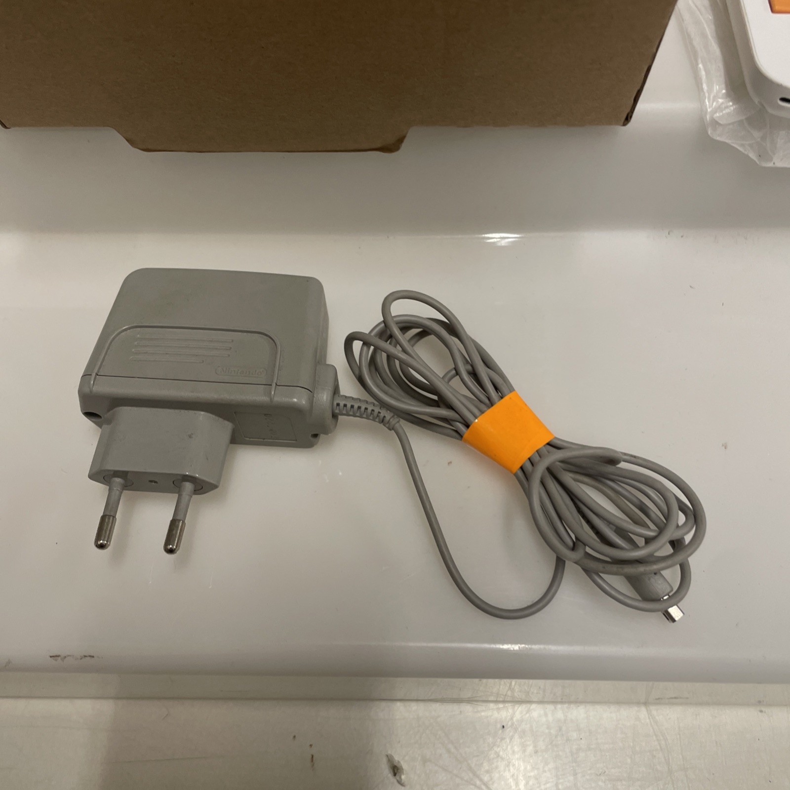 New Nintendo 2DS XL - White/orange - Usato Completo - immagine 9